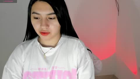 Snapshot of shelly_rohades chatting on May 11, 4:29 am online show from May 11, 4:29 am