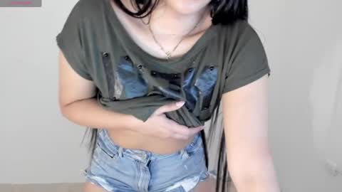 Snapshot of shelly_rohades chatting on May 16, 4:09 am online show from May 16, 4:09 am