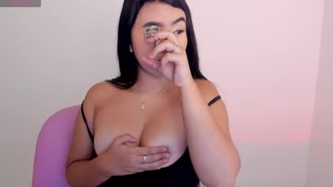 Snapshot of shellyrayhs1 chatting on November 13, 2:43 am Shelly rayhs online show from November 13, 2:43 am