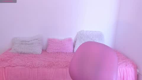 Snapshot of shellyrayhs1 chatting on July 7, 7:34 am Shelly rayhs online show from July 7, 7:34 am