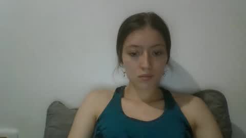 shelsyzevee_ online show from December 19, 11:56 pm