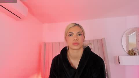 Snapshot of shelynna_azzul chatting on May 11, 12:33 pm shelynna_azzul online show from May 11, 12:33 pm