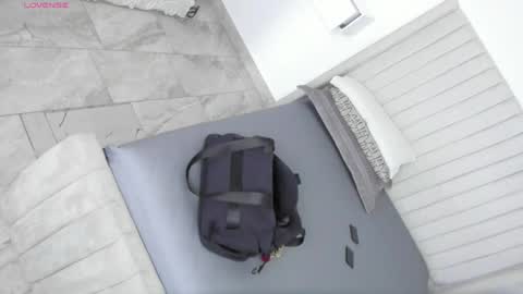 Snapshot of shelynna_azzul chatting on May 26, 12:12 pm shelynna_azzul online show from May 26, 12:12 pm