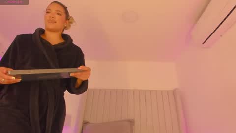 Snapshot of shelynna_azzul chatting on June 21, 1:03 pm shelynna_azzul online show from June 21, 1:03 pm