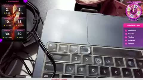 Snapshot of shen_vixen chatting on July 28, 12:23 pm shen vixen online show from July 28, 12:23 pm
