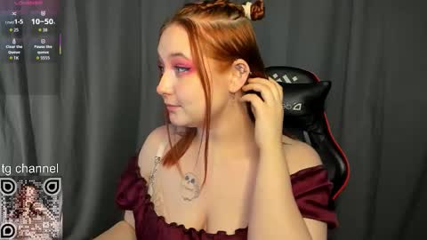 Snapshot of sherifka_ chatting on December 16, 3:17 pm Anna online show from December 16, 3:17 pm