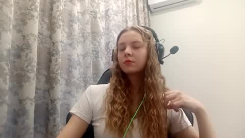 Lisa online show from December 4, 6:23 am