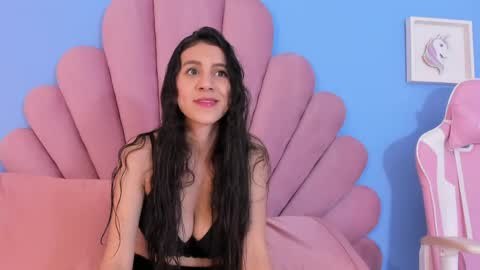 Snapshot of shery_milk chatting on April 18, 11:36 am Shery online show from April 18, 11:36 am