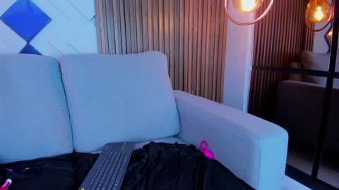 mia online show from February 4, 6:14 am