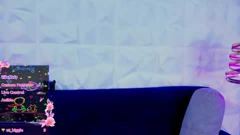 mia online show from February 13, 11:26 pm