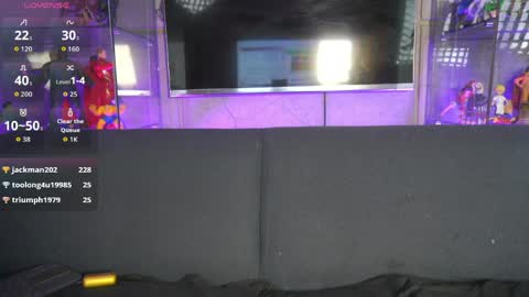 mia online show from April 9, 6:19 am