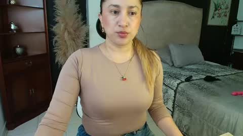 sheryl_jones online show from June 9, 11:00 am