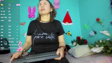 Snapshot of sherylov chatting on December 17, 5:13 am Shera Hade online show from December 17, 5:13 am