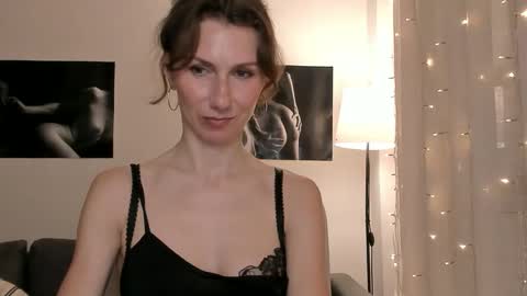 shesleepsnaked online show from February 1, 4:49 pm