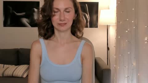 Snapshot of shesleepsnaked chatting on June 9, 6:30 pm shesleepsnaked online show from June 9, 6:30 pm