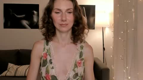 shesleepsnaked online show from June 22, 5:21 pm