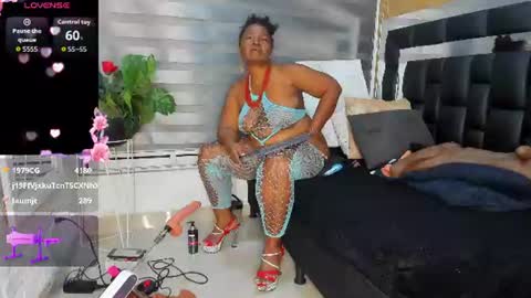 Snapshot of sheyla__ebony chatting on July 14, 11:43 pm sheyla__ebony online show from July 14, 11:43 pm