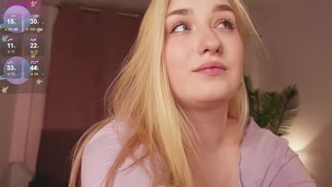 Snapshot of shine_polly chatting on December 31, 10:34 pm Polly online show from December 31, 10:34 pm