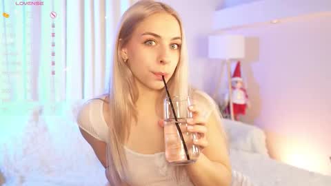 Julia online show from December 1, 6:07 am