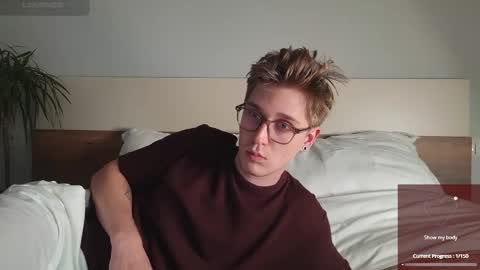 Snapshot of shirizo chatting on November 12, 6:19 pm Matthew online show from November 12, 6:19 pm