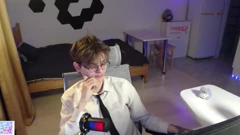 shiromy_ online show from November 26, 5:25 pm