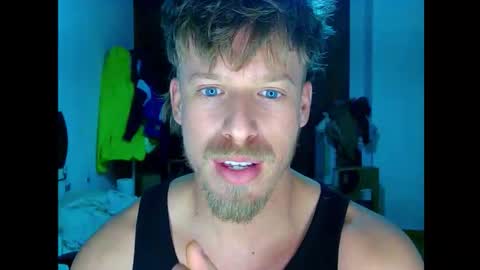 Snapshot of shirtless_dj chatting on November 20, 2:45 am Cick Goreskin online show from November 20, 2:45 am