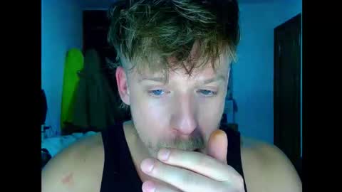 Snapshot of shirtless_dj chatting on November 29, 2:36 am Cick Goreskin online show from November 29, 2:36 am