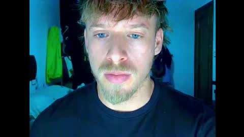 Snapshot of shirtless_dj chatting on December 4, 4:33 am Cick Goreskin online show from December 4, 4:33 am