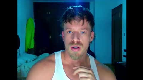 Snapshot of shirtless_dj chatting on December 19, 3:02 am Cick Goreskin online show from December 19, 3:02 am