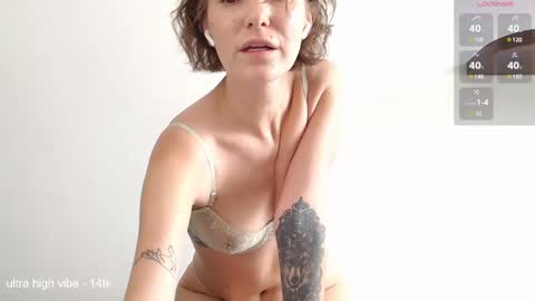 Snapshot of shoopdelang chatting on December 18, 6:32 am Jess online show from December 18, 6:32 am