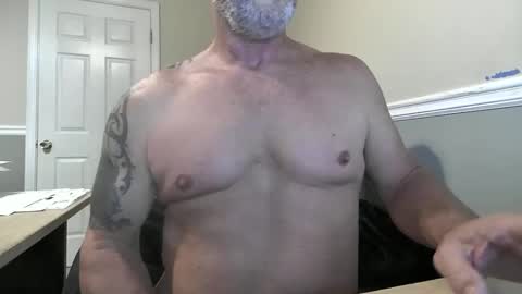 Snapshot of shooter0069 chatting on December 4, 10:41 pm Getting mine online show from December 4, 10:41 pm