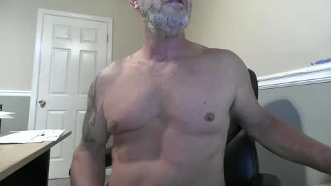 Snapshot of shooter0069 chatting on December 8, 1:13 am Getting mine online show from December 8, 1:13 am