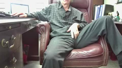 Snapshot of shootme69 chatting on October 29, 4:20 pm nikolas send dm for an appointment online show from October 29, 4:20 pm