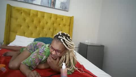 Snapshot of shotofmocha chatting on September 14, 9:08 am shotofmocha online show from September 14, 9:08 am