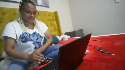 Snapshot of shotofmocha chatting on September 19, 4:40 pm shotofmocha online show from September 19, 4:40 pm