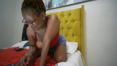 Snapshot of shotofmocha chatting on October 20, 8:31 pm shotofmocha online show from October 20, 8:31 pm