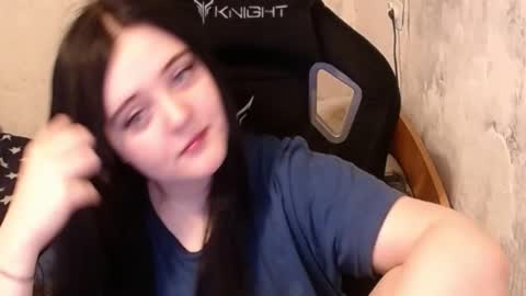 Snapshot of show_for_you chatting on December 10, 3:44 pm show_for_you online show from December 10, 3:44 pm