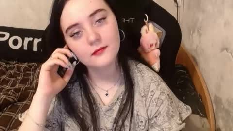 Snapshot of show_for_you chatting on October 20, 12:27 pm show_for_you online show from October 20, 12:27 pm