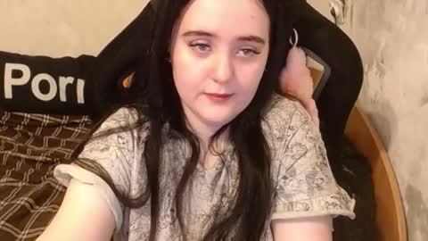 Snapshot of show_for_you chatting on October 22, 1:00 pm show_for_you online show from October 22, 1:00 pm