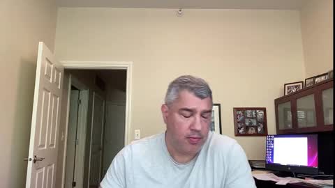 Snapshot of showmet chatting on September 8, 7:46 pm Chicago Guy online show from September 8, 7:46 pm