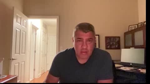 Snapshot of showmet chatting on October 12, 6:45 am Chicago Guy online show from October 12, 6:45 am