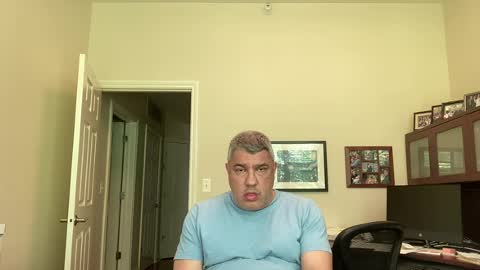 Chicago Guy online show from July 7, 7:40 pm