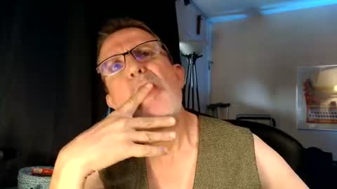 Snapshot of shrewtamer chatting on July 12, 10:12 pm shrewtamer online show from July 12, 10:12 pm