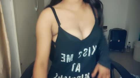 shreya_0 online show from October 5, 2:26 pm