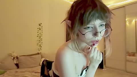 Snapshot of shushencii chatting on September 10, 11:05 pm Aria online show from September 10, 11:05 pm