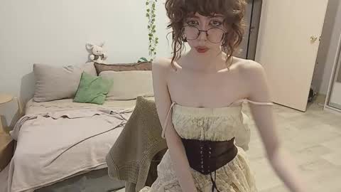 Snapshot of shushencii chatting on November 10, 10:58 am Aria online show from November 10, 10:58 am