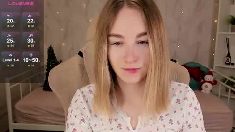 Snapshot of shy__polly chatting on December 15, 12:04 am Polly online show from December 15, 12:04 am