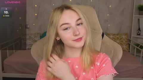 Snapshot of shy__polly chatting on June 7, 12:15 am Polly online show from June 7, 12:15 am