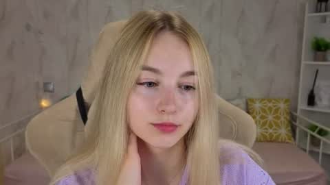 Snapshot of shy__polly chatting on July 13, 12:02 am Polly online show from July 13, 12:02 am
