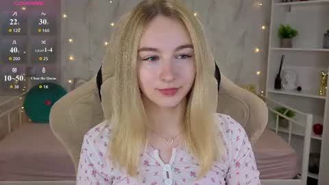 Snapshot of shy__polly chatting on July 17, 12:17 am Polly online show from July 17, 12:17 am